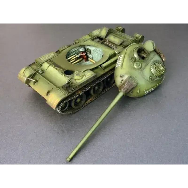 Средний танк T-54-3 с полным интерьером, 1951 г. 1:35