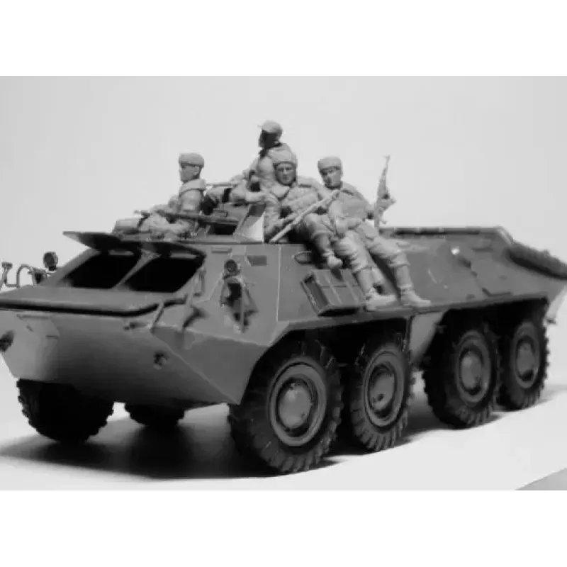 Сборная модель 1:35 советские десантники на бронетехники (1979–1991) ICM35637