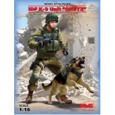 Сборная модель 1:16 Фигура Офицер подразделения К-9 IDF с собакой ICM 16102