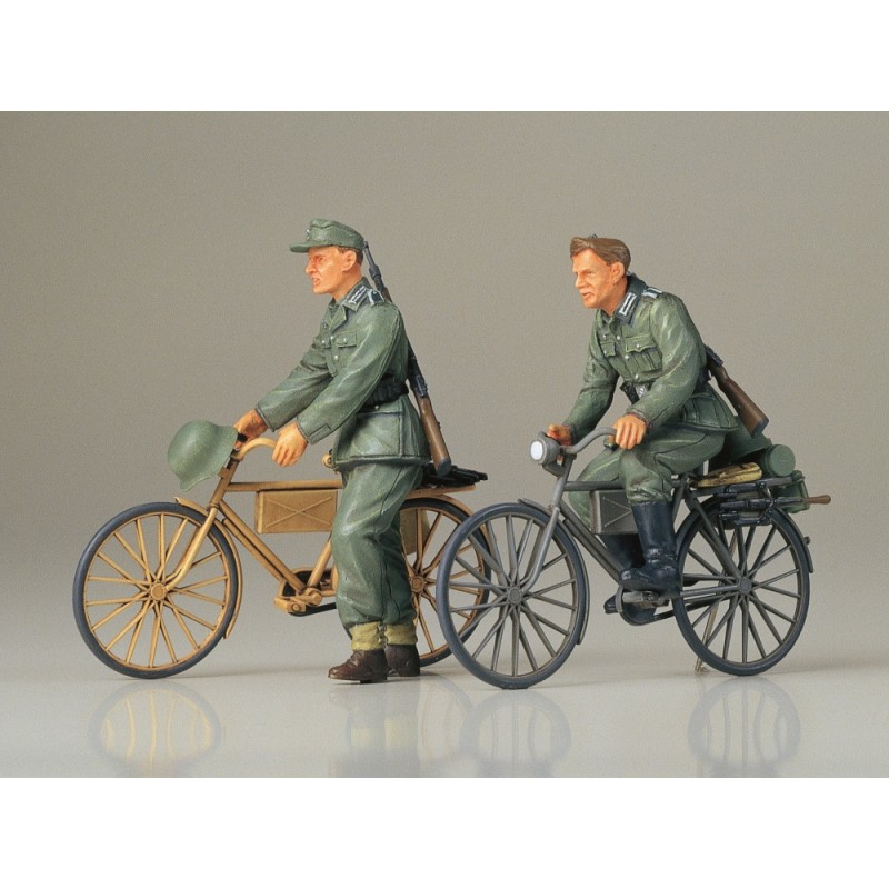Збірна модель Tamiya – фігури німецьких солдат на велосипедах 1:35 German Soldiers with Bicycle 35240