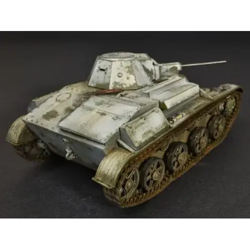 Легкий танк Т-60 заводу №37, ранніх випусків з інтер'єром 1:35