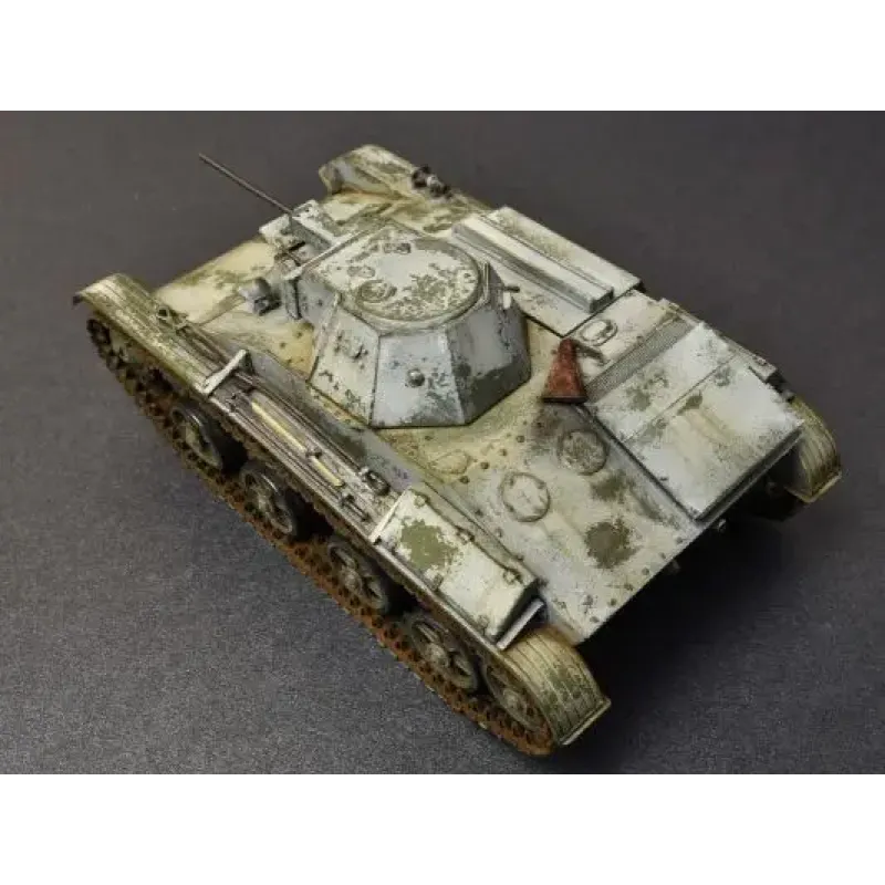Легкий танк Т-60 заводу №37, ранніх випусків з інтер'єром 1:35
