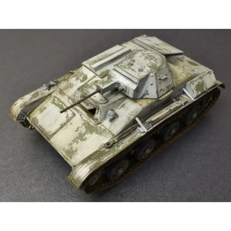 Легкий танк Т-60 заводу №37, ранніх випусків з інтер'єром 1:35