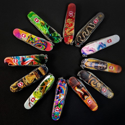 Складаний ніж Victorinox HUNTSMAN ZODIAC Дерев'яна змія 1.3713.3.Z4280pk
