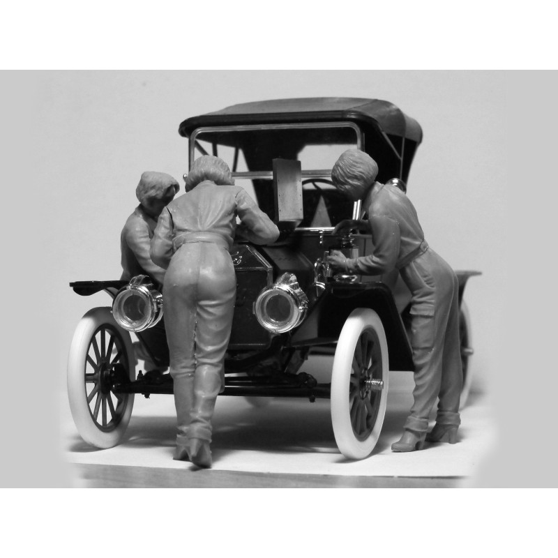 Сборная модель Американские механики (1910-е г.г.) 1:24