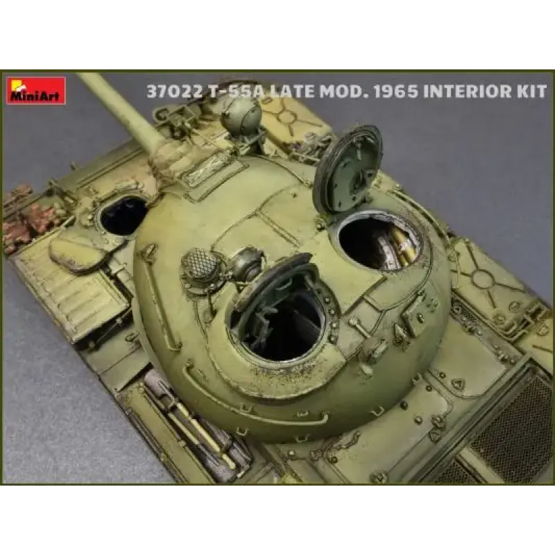 Средний танк Т-55А образца 1965 г., поздний с интерьером 1:35