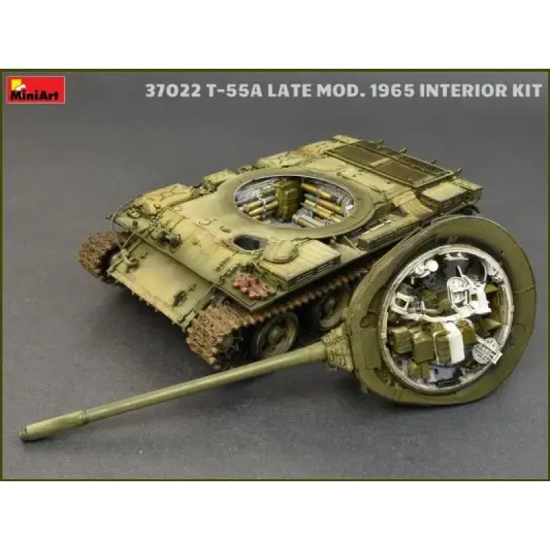 Средний танк Т-55А образца 1965 г., поздний с интерьером 1:35
