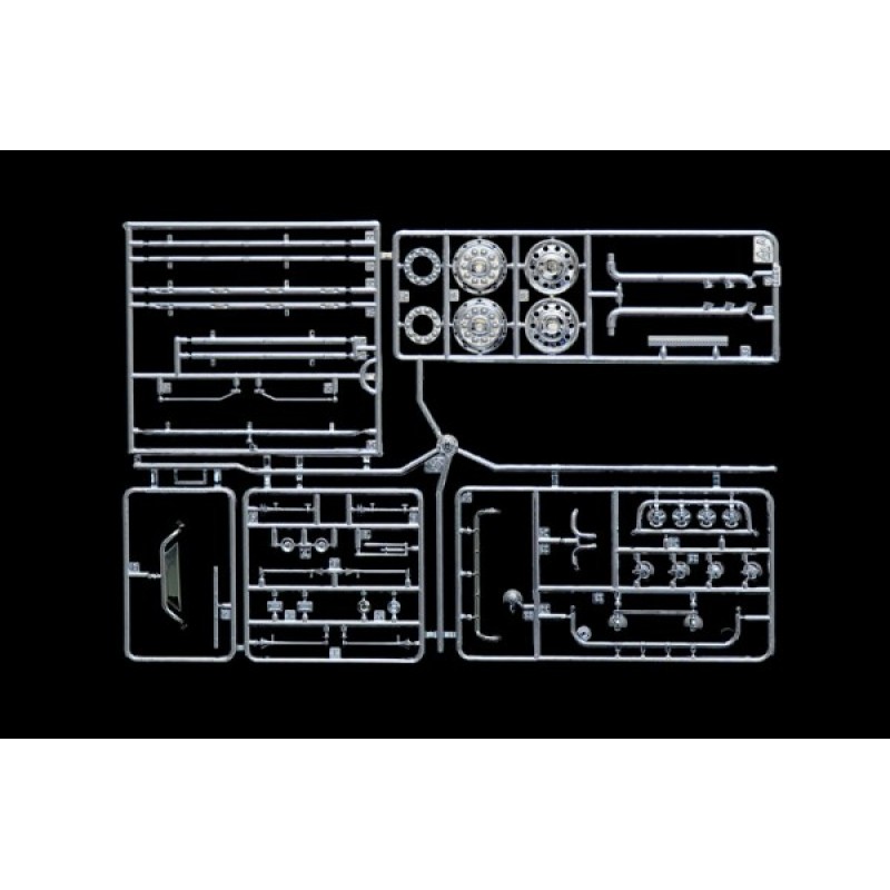 Сборная модель 1:24 грузовой автомобиль : тягач Вольво FH16 "Viking" Италери 3931
