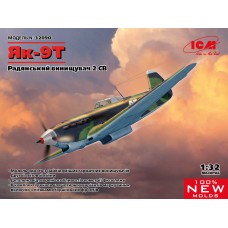 1:32 Радянський винищувач Як-9Т ICM 32090