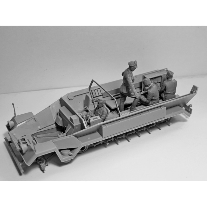 Збірна модель 1:35 екіпаж німецької командної машини (1939-1942) ICM35644