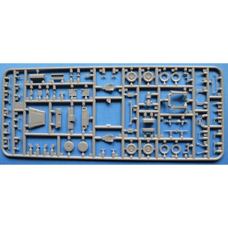 Збірна модель Збірна модель 1:72 Повнопривідний автомобіль PKW 0,5t gl typ 460 ACE 72470