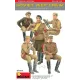 Сборная модель 1:35 Фигуры советский экипаж джипа. специальное издание Миниарт 35313