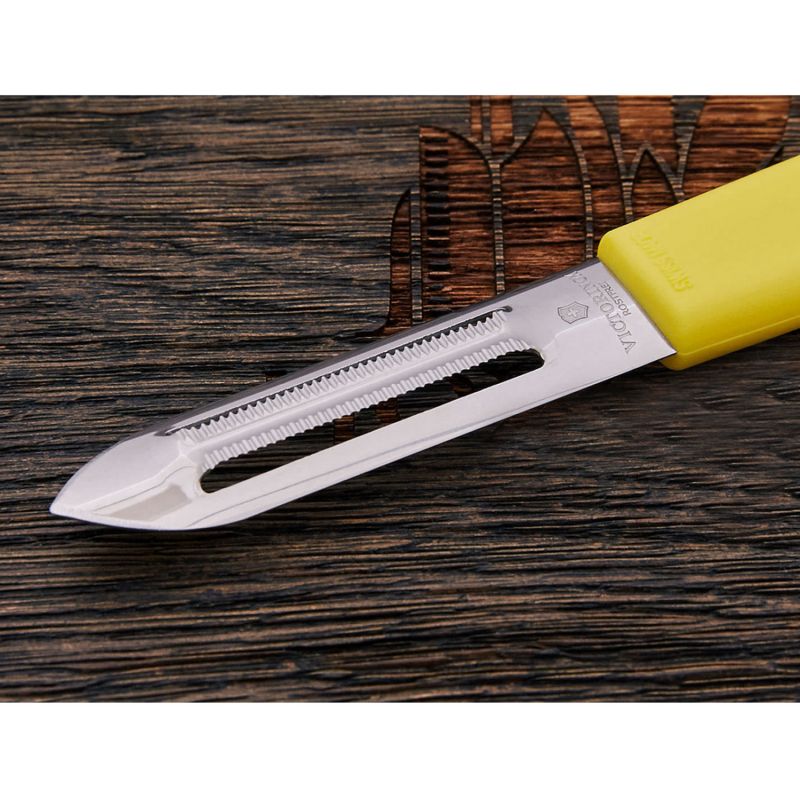 Овощечистка универсальная (желтая) Victorinox 7.6077.8