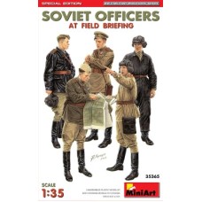 Сборная модель 1:35 Фигуры Советские офицеры на полевом брифинге (Special Edition) МиниАрт 35365