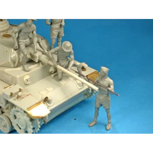 Фигуры и миниатюры Сборная модель 1:35 Фигуры Немецкий танковый экипаж «Африканский корпус». Специальный выпуск МиниАрт