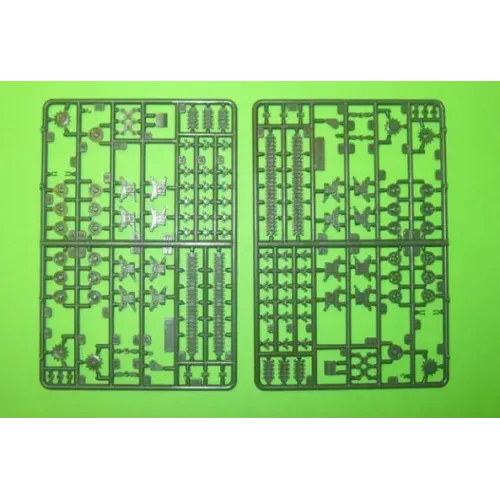 Бронетехника и артиллерия М4А1 "Шерман" с ракетной установкой М-17 (UM224) Масштаб: 1:72