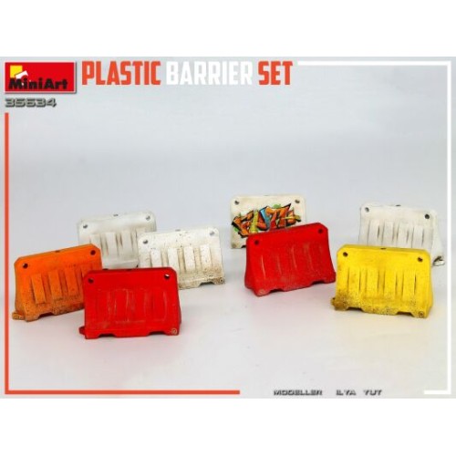 Будівлі та елементи Збірна модель 1:35 Набір пластикові бар'єри Miniart 35634