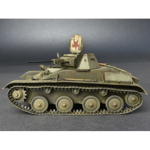 Бронетехніка та артилерія Збірна модель 1:35 Радянський легкий танк T-60 ранніх серій з інтер'єром MiniArt 35215