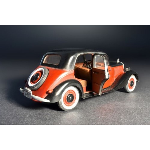 Авто-мото Збірна модель 1:35 Німецький автомобіль типу 170V Седан 4 двері MiniArt 38008