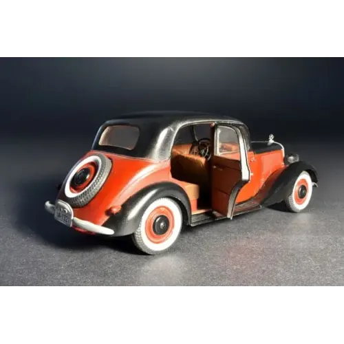 Авто-мото Збірна модель 1:35 Німецький автомобіль типу 170V Седан 4 двері MiniArt 38008