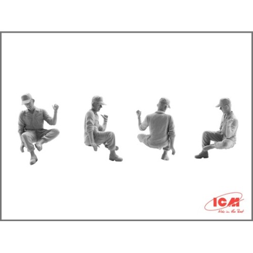 Вертолёты Сборная модель 1:32 Американский вертолёт AH-1G Кобра AH-1G Cobra с пилотами вертолетов США