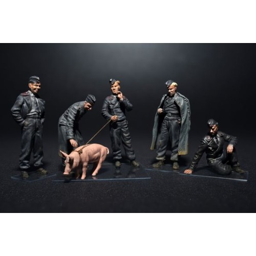 Фигуры и миниатюры Сборная модель 1:35 Фигуры Немецкий танковый экипаж на отдыхе МиниАрт 35198