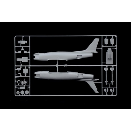 Збірна модель літака Збірна модель 1:48 Літак F-86E Sabre Італері 2799 1:48