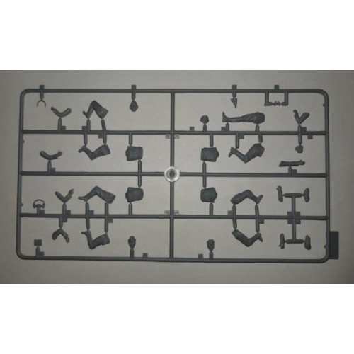 Фігури та мініатюри Збірна модель 1:35 екіпаж німецької командної машини (1939-1942) ICM35644