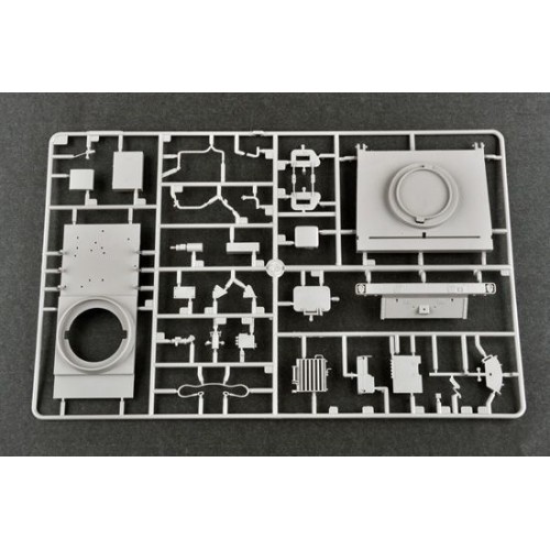 Бронетехніка та артилерія Збірна модель 1:35 Американська ракетна система залпового вогню M270:A1 Trumpeter 01047