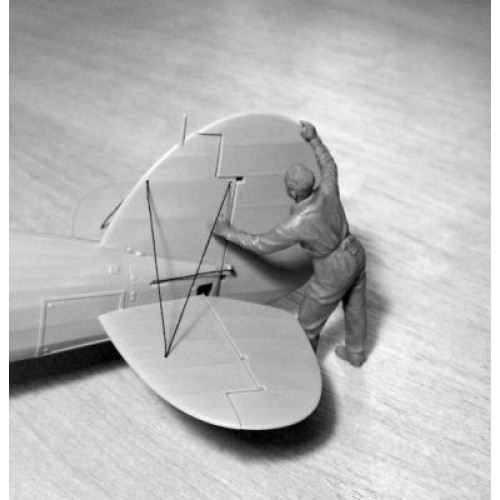 Фигуры и миниатюры Сборная модель 1:32 Фигуры Британский наземный персонал Второй мировой войны (1939-1945) ICM 32107