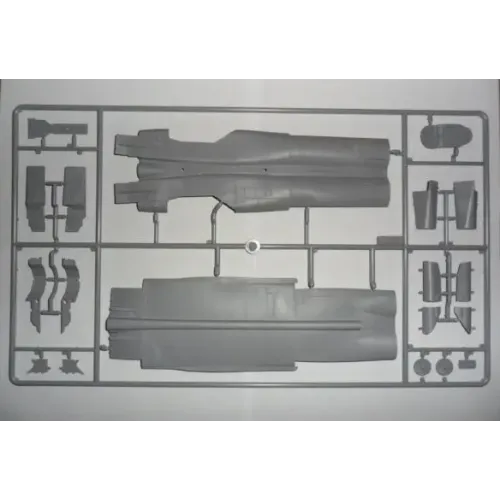Збірна модель літака Збірна модель 1:48 Радянського літака-розвідника МіГ-25 ICM48904 1:48