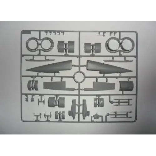 Збірна модель літака Збірна модель 1:48 Радянського літака-розвідника МіГ-25 ICM48904 1:48