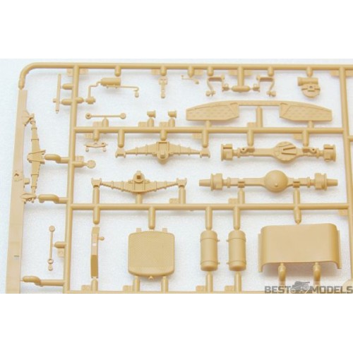 Авто-мото Збірна модель 1:35 Радянський автомобіль технічної допомоги ЗІЛ-131 ICM 35518