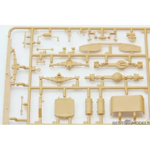 Авто-мото Сборная модель 1:35 Советский автомобиль технической помощи ЗИЛ-131 ICM 35518
