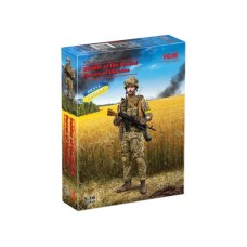 Збірна модель 1:16 Фігура Солдат Збройних Сил України ICM 16104
