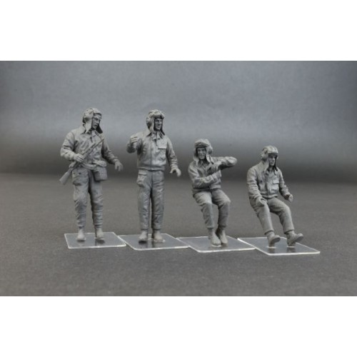 Фигуры и миниатюры Сборная модель 1:35 Фигуры cоветский танковый экипаж 1960-70г. Миниарт 37037