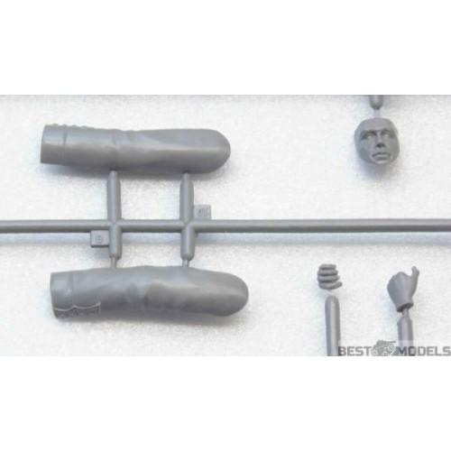 Фигуры и миниатюры Сборная модель 1:16 Фигура Гренадер Королевской гвардии Великобритании ICM 16001