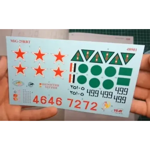 Збірна модель літака Збірна модель 1:48 радянського літака-розвідника МіГ-25 РБТ, ICM48901 1:48