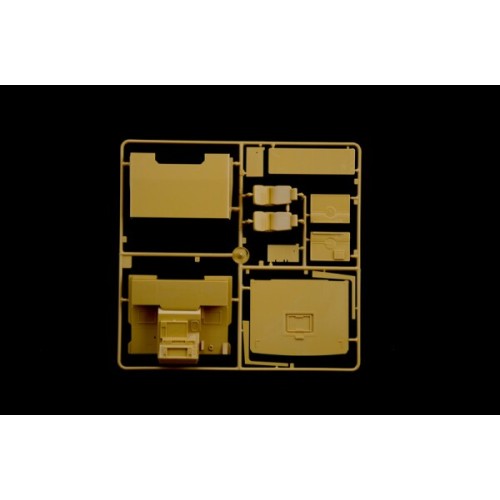 Авто-мото Збірна модель 1:24 Вантажний автомобіль : Тягач Volvo F12 Intercooler з низьким дахом та аксесуарами Italeri 3957