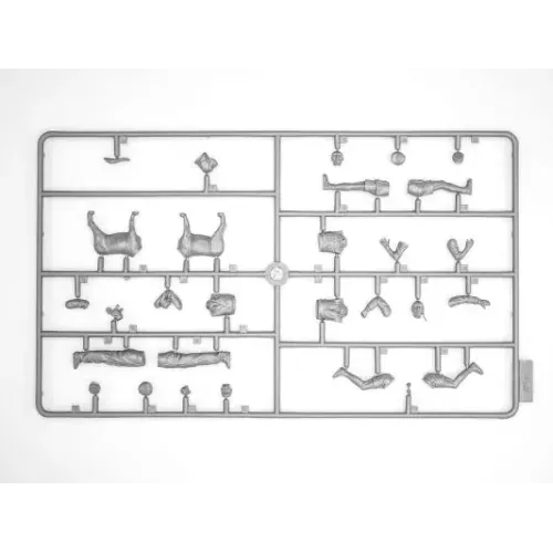 Фигуры и миниатюры Сборная модель 1:32 Фигуры Итальянские пилоты в тропической форме (1939-1943) ICM 32110