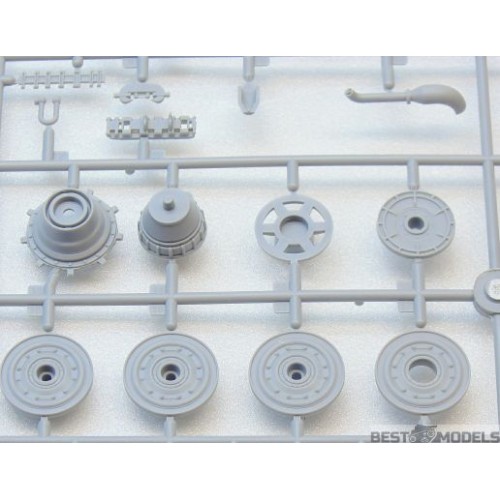 Бронетехника и артиллерия Немецкий тяжелый танк Pz.Kpfw.VI Ausf.B "Королевский Тигр" с башней Henschel, позднее производство (ICM 35363)