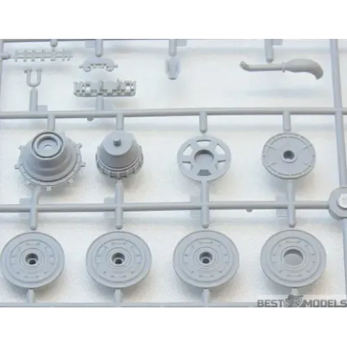 Бронетехника и артиллерия Немецкий тяжелый танк Pz.Kpfw.VI Ausf.B "Королевский Тигр" с башней Henschel, позднее производство (ICM 35363)