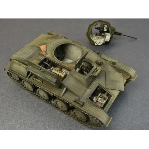 Бронетехніка та артилерія Збірна модель 1:35 Радянський легкий танк T-60 ранніх серій з інтер'єром MiniArt 35215