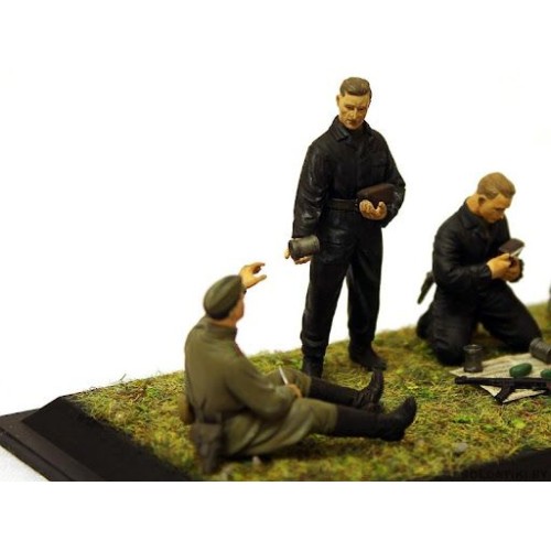 Фигуры и миниатюры Советский танковый экипаж (1943-1945)