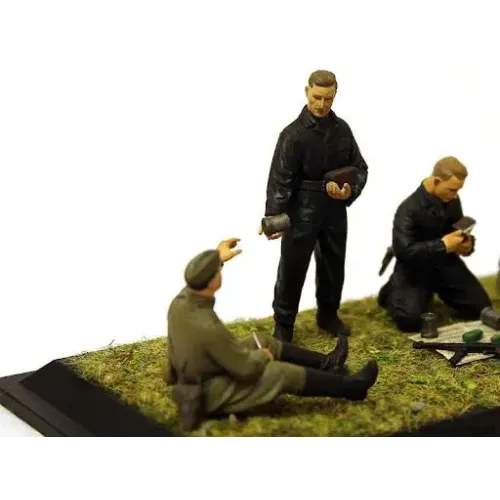 Фигуры и миниатюры Советский танковый экипаж (1943-1945)