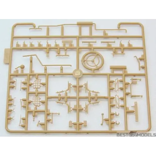 Авто-мото Сборная модель 1:35 Советский автомобиль технической помощи ЗИЛ-131 ICM 35518