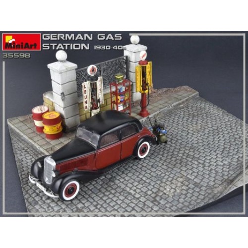 Будівлі та елементи Збірна модель 1:35 Набір німецька заправна станція 1930-40р. Miniart 35598