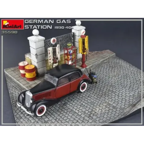 Строения и элементы Сборная модель 1:35 Набор немецкая автомобильная заправочная станция 1930-40г. Миниарт 35598