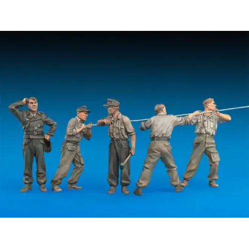 Фігури та мініатюри Збірна модель 1:35 Фігури німецький танковий екіпаж за роботою. спеціальне видання Miniart 35285