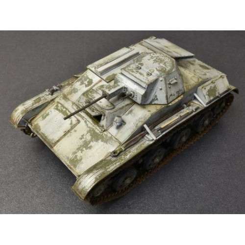 Бронетехника и артиллерия Легкий танк Т-60 завода №37, ранних выпусков с интерьером 1:35